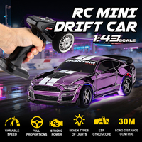 Voiture de course RC 4x4 2,4 GHz à drift, entièrement proportionnelle, avec gyroscope, haute vitesse 25 km/h, rechargeable, télécommandée, avec lumières