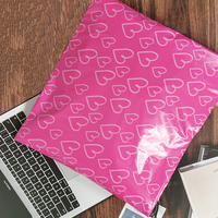 Enveloppes d'expédition auto-adhésives en polyéthylène imperméables à motif cœur rose personnalisées pour l'emballage de cadeaux, chaussures et chaussettes