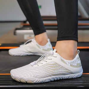 Chaussures aquatiques unisexes à séchage rapide pour la plage et les activités aquatiques, pour enfants et adultes, à bout carré, en tissu respirant, légères, style pieds nus, pour le sport et l'été - Product Image 1