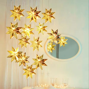 Couverture de lumière LED Lanternes en papier avec étoile suspendue Abat-jour en forme d'étoile pour arbre de Noël Pendentif de fête en forme d'étoile évidée en 3D - Product Image 1