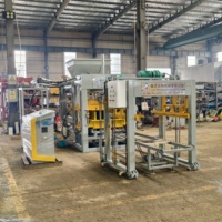 Machine automatique de formage de briques QT4-15 pour la production de blocs de pavage routier