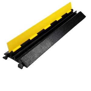 Rampes de protection de câbles en caoutchouc et plastique à 2 canaux pour événements extérieurs et scènes - Product Image 1