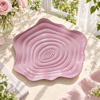 Assiettes de présentation transparentes Woju Romantic de 13 pouces, roses, en plastique, avec texture tourbillonnante, pour la décoration de table de fête