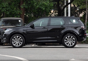 Configuration <span class=keywords><strong>Discovery</strong></span> <span class=keywords><strong>Sport</strong></span> 2024: Moteur Ingenium haute performance, système de freinage à vectorisation de couple FWD à <span class=keywords><strong>prix</strong></span> compact - Product Image 3