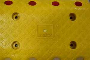 Vente en gros <span class=keywords><strong>de</strong></span> plaque <span class=keywords><strong>de</strong></span> rampe <span class=keywords><strong>de</strong></span> ralentisseur en plastique et caoutchouc tampon <span class=keywords><strong>de</strong></span> décélération pour chaussée utilisation routière plaque <span class=keywords><strong>de</strong></span> limitation <span class=keywords><strong>de</strong></span> vitesse pour usage automobile - Product Image 6