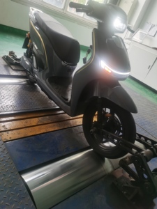 สกู๊ตเตอร์จักรยานยนต์ไฟฟ้าความเร็วสูงขนาด14นิ้ว72V 3500W สำหรับผู้ใหญ่ - Product Image 3