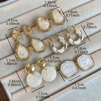 Barocke Perlmutt-Ohrringe, gehämmert, vergoldet, unregelmäßige Muschel-Ohrstecker für Damen, Vintage, organischer Statement-Schmuck