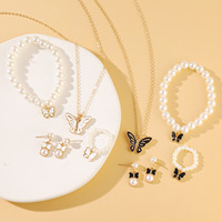 Ensemble de bijoux pour femmes vintage à la mode, 4 pièces, bracelet en perles, boucles d'oreilles, collier, pendentif papillon pour les fêtes, les mariages, les cadeaux