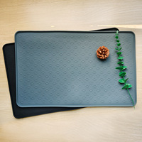 Tapis d'alimentation pour animaux de compagnie en silicone imperméable et antidérapant avec bords à motif animalier moderne, élégant, pour chien et chat, anti-débordement
