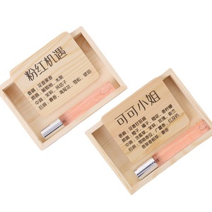 Caja de exhibición de perfume de madera con grabado, tamaño personalizable, embalaje reutilizable para exhibición de muestras de marca - Product Image 2