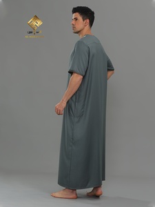 เสื้อคลุมสำหรับละหมาดผู้ชาย Al Haramain ผ้าโพลีเอสเตอร์ผสมวิสโคส แขนสั้น ลายชนเผ่า เรียบร้อย ยาวคลุมเท้า ทรงปกติ สง่างาม - Product Image 4