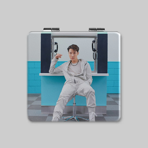 Venta al por mayor KPOP Bangtan Boys JUNGKOOK V <span class=keywords><strong>J</strong></span>-<span class=keywords><strong>Hope</strong></span> <span class=keywords><strong>JIN</strong></span> JIMIN RM SUGA PTD doble cara cuadrado plegable portátil espejo de maquillaje - Product Image 2
