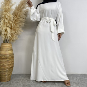 LM071 Modeste Nidha Abaya avec fermeture éclair au dos Premium Crepe Cuff Sleeves Solid Straight Silhouette Floor-Length Natural Belt Poches - Product Image 5
