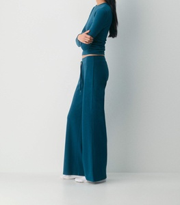 Chemises pour femmes en <span class=keywords><strong>turquoise</strong></span> doux et respirant, col rond transparent, manches longues, couleur unie, chemises à manches longues pour femmes, OEM - Product Image 2