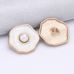 Nút áo khoác kim loại cao cấp kiểu mới 2025 hình vuông/kim cương không đều, trang trí, không chứa niken, may bằng chỉ - Product Image 2