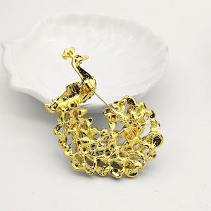 Personalización del último diseño y elegante broche de pavo real de cristal de aleación de Zinc broche de joyería de mujer de estilo europeo y americano - Product Image 3