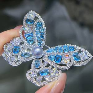 Broche de Flores de Hiedra Blanco de Moda Invernal, Nuevo Diseño de Mariposa Azul de Hao Shi, Muchas Agujas de Cáñamo para el Cuello - Product Image 3