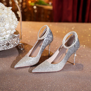 Zapatos de Novia 9888W con Tacón de Aguja Súper Alto, Punta Puntiaguda, Correa en el Tobillo, Decoración de Perlas, Forro de Satén, Brillo Plateado - Product Image 1