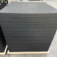 Tapis en caoutchouc EPDM pour sols de gym, résistant à l'eau, anti-transpiration, inodore, protège les sous-planchers des rayures.