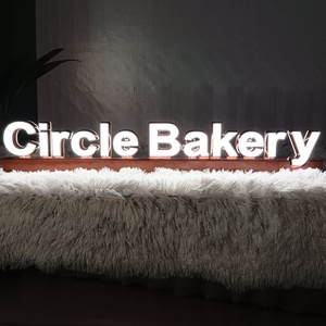 Kexian Custom Led Verlicht Bord Tafel Bewegwijzering Bureau Top Sign Shop Business Channel Letter Acryl Led Licht Bord Met Voet - Product Image 3