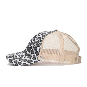 Casquette de camionneur personnalisée en polyester à motif léopard, avec filet, broderie de logo, idéale pour les activités estivales décontractées en extérieur - Product Image 5