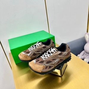 Zapatos Deportivos de Alta Gama con Logotipo Marrón y Cordones, Zapatos para Hombre Diseñados por un Diseñador Experto, Zapatos de Malla Transpirable - Product Image 4