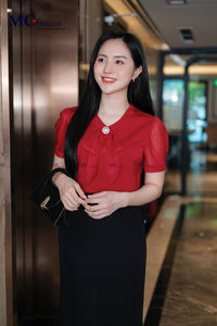 AT103เสื้อแฟชั่นสไตล์เรียบง่ายสำหรับใส่ทำงานของผู้หญิงเสื้อเชิ้ตแขนพองสั้นสีพื้นรูปร่างดีเข้ารูปเล็กน้อย - Product Image 5