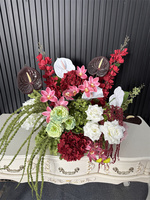 Nouvelles Tendances Mariage 2026 : Composition Florale Bordeaux Artificielle – Anthurium et Hortensia Verts Bordeaux pour Centre de Table de Fête