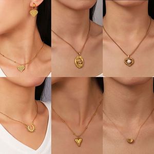 2024 New Style High-End <b>Titanium</b> Steel Clavicle <b>Chain</b> Necklace Retro European American Fashion Light Luxury Color-Free - Product Image 2