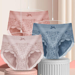 Bragas transpirables de cintura media para mujer, ropa interior elástica con flores y encaje - Product Image 1