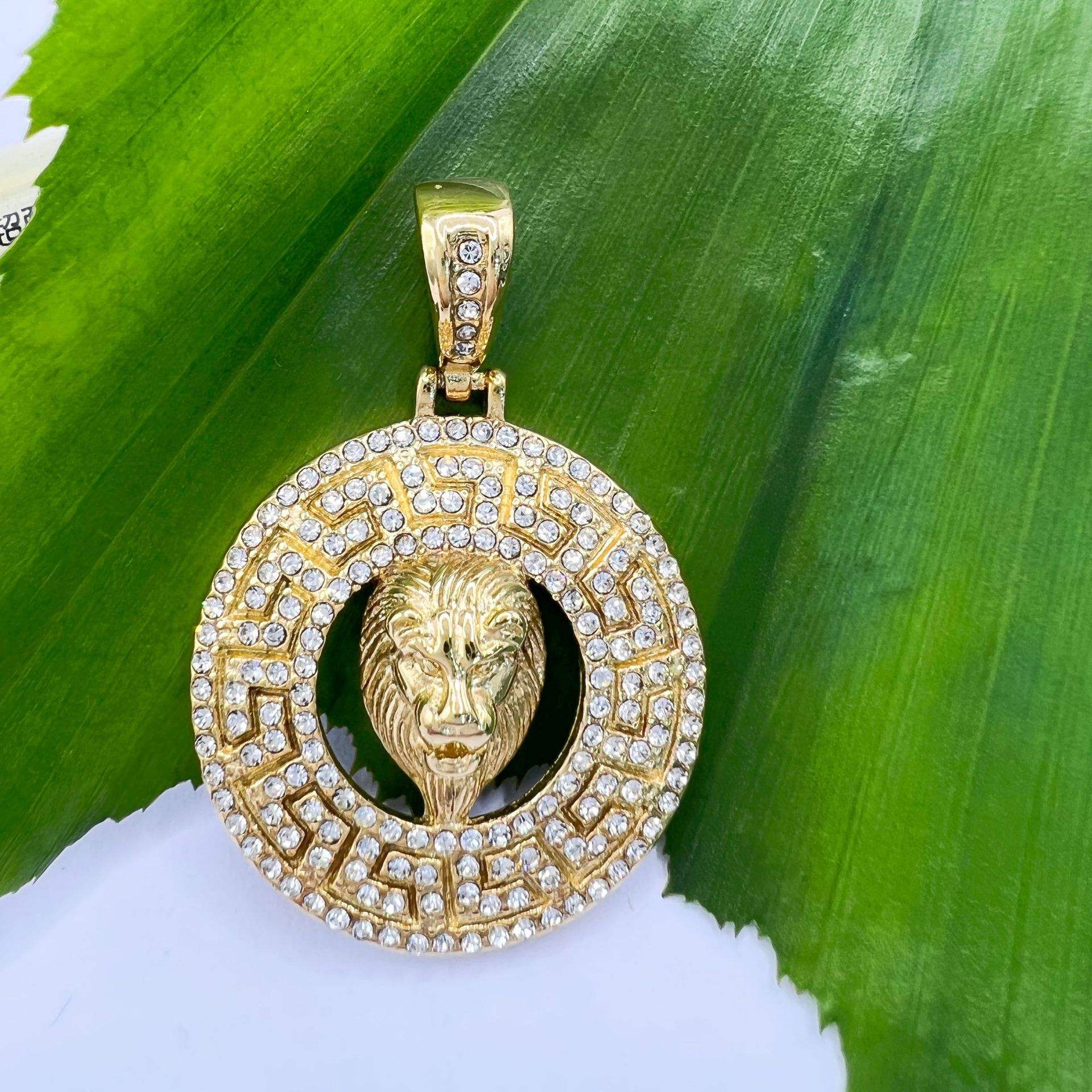 1 Gold Single Pendant