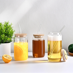 Bouteille à boisson en verre transparent en forme de canette de café de haute qualité, directement de l'usine CnGlass, avec couvercle en bambou et paille - Product Image 5