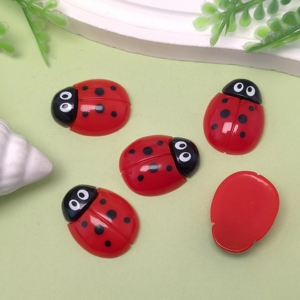 Vente chaude 100 pièces/lot Figurines de coccinelles en résine 3D minuscules Coccinelles rouges Animaux Cabochons en résine à dos plat pour l'artisanat DIY Décoration de jardin - Product Image 1