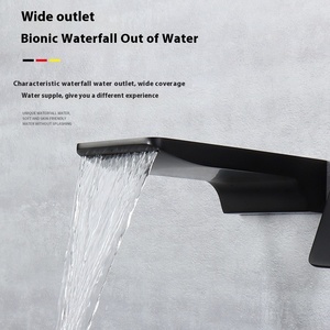 Robinet <span class=keywords><strong>de</strong></span> lavabo à plate-forme dissimulée tout en cuivre encastré dans le mur Conception <span class=keywords><strong>de</strong></span> cascade chaude et froide pour un usage domestique Matériau en laiton - Product Image 4