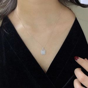 Collier pendentif Xinfly Rock Candy Series en or pur 18 carats avec diamant 0,4 carat, tendance AU750 pour mariages et fêtes - Product Image 4