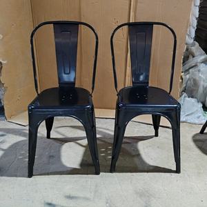 Sillas <span class=keywords><strong>de</strong></span> café Bistro apilables modernas industriales <span class=keywords><strong>de</strong></span> bajo <span class=keywords><strong>precio</strong></span> sillas <span class=keywords><strong>de</strong></span> comedor <span class=keywords><strong>de</strong></span> hierro <span class=keywords><strong>de</strong></span> Metal fuerte con respaldo alto para exteriores - Product Image 1