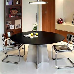 โต๊ะรับประทานอาหารทรงกลมสไตล์อิตาลี ท็อปสีดำ ขาเหล็กสแตนเลส หมุนได้ ดีไซน์ทันสมัยสำหรับบ้าน อพาร์ทเมนต์ขนาดเล็ก - Product Image 4