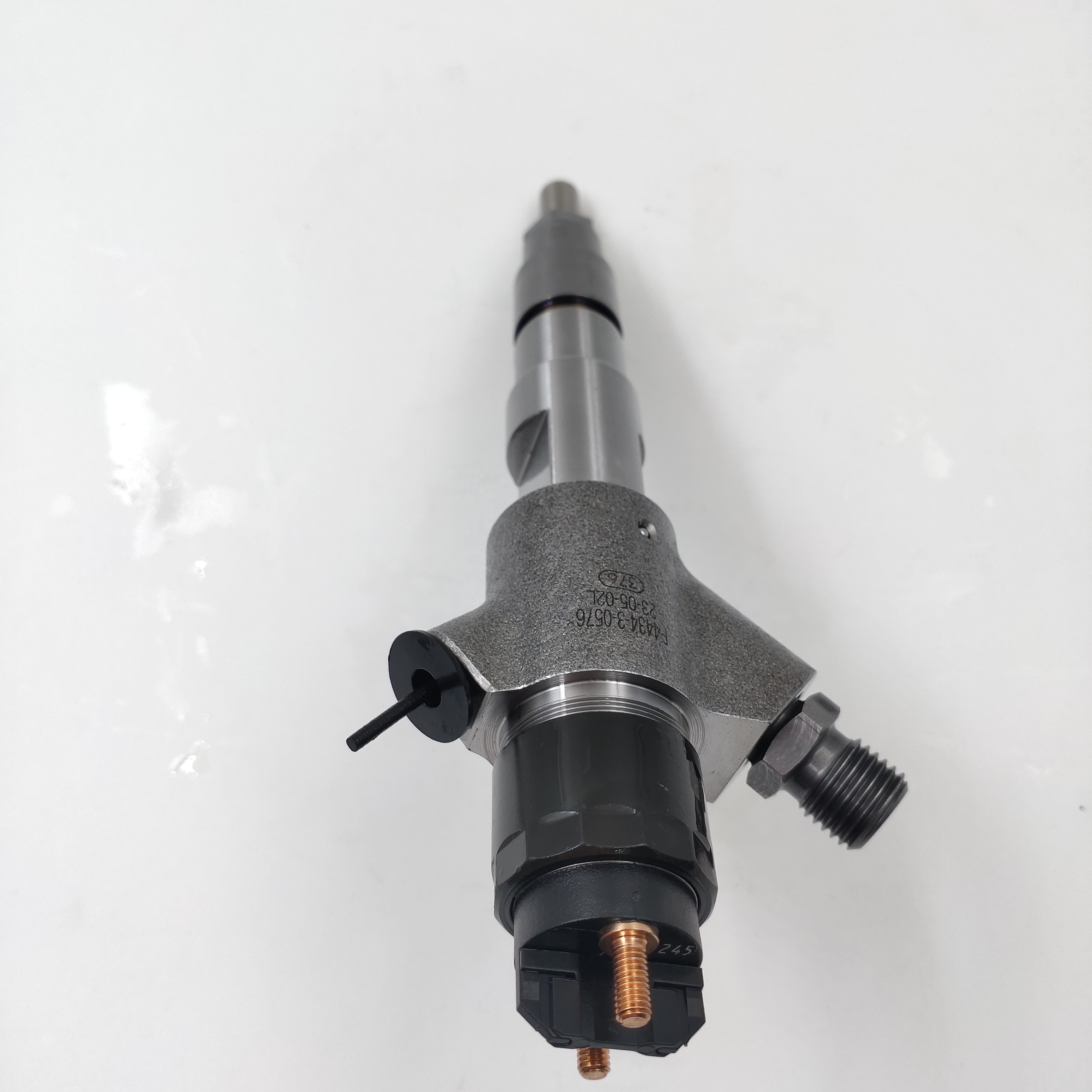 new diesel common rail fuel injector 0445120245 for Engine D 245.7 E4