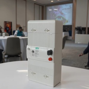 Disjoncteur <span class=keywords><strong>triphasé</strong></span> blanc JUNW PG 3P+N 4KV 50HZ, disjoncteur à boîtier moulé MCCB - Product Image 1