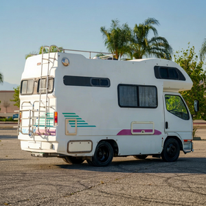 บ้านคอนเทนเนอร์ขนาดเล็ก Canter Camper พร้อมดีไซน์ทันสมัย ระบบไฟฟ้าในตัว และพื้นที่เตรียมพร้อมสำหรับการรับประกัน - Product Image 1