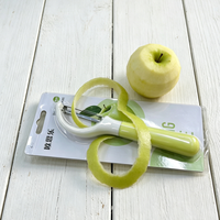 Huishoudelijke, specifieke voor de keuken, halvemaanvormige, plastic, handmatige fruit- en groenteschiller, multifunctioneel, onmisbaar schilgereedschap