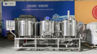 Système de brassage de bière artisanale de 250 L avec brasserie à trois cuves en SUS304 et réservoirs à chauffage électrique pour microbrasseries