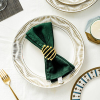 Assiettes à dîner en porcelaine JCPorcelain, vente en gros, design personnalisé, assiettes rondes à bord doré pour restaurant, assiettes de mariage