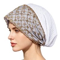 Turban de luxe pour fête à Dubaï, en tissu plissé double couche avec broderie florale dorée et perles en strass