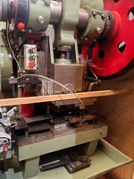 Presse à poinçonner les œillets pour moteurs et pompes, pour la fabrication de rubans de rideaux, ligne de production pour chaussures et vêtements