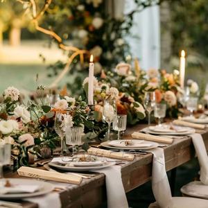 Abanico de mano de sándalo con logotipo grabado como regalo de recuerdo de boda - Product Image 4