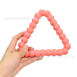 Jouet à mâcher pour chien en forme d'anneau triangulaire avec perles, 150x160x22mm, en caoutchouc résistant aux morsures, jouet d'entraînement pour animaux de compagnie - Product Image 1