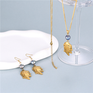 Colgante de acero inoxidable con personalidad de oro de 18K, pendientes <span class=keywords><strong>hipster</strong></span> con cabeza de Jesús, moda urbana europea y americana, venta al por mayor - Product Image 2