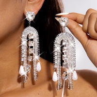 Boucles d'oreilles tendance pour femmes, style européen et américain, luxe léger, multicolores, en forme de cœur, avec perles en goutte d'eau et longues pampilles