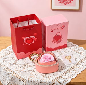 Caja de Rosas de Plástico con Cierre de Botón en Forma de Corazón, Rosa Eterna Preservada, Apertura con Llave, Almacenamiento Giratorio para Regalos Románticos - Product Image 2